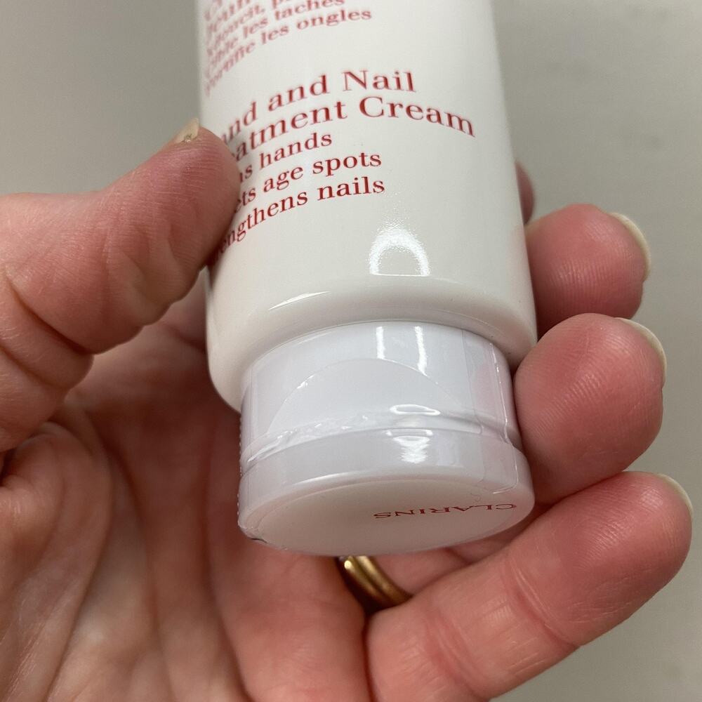 Clarins Hand And Nail Treatment Cream 3.4 Oz 100 ML Softens Hands Made In France - Picture 4 of 5